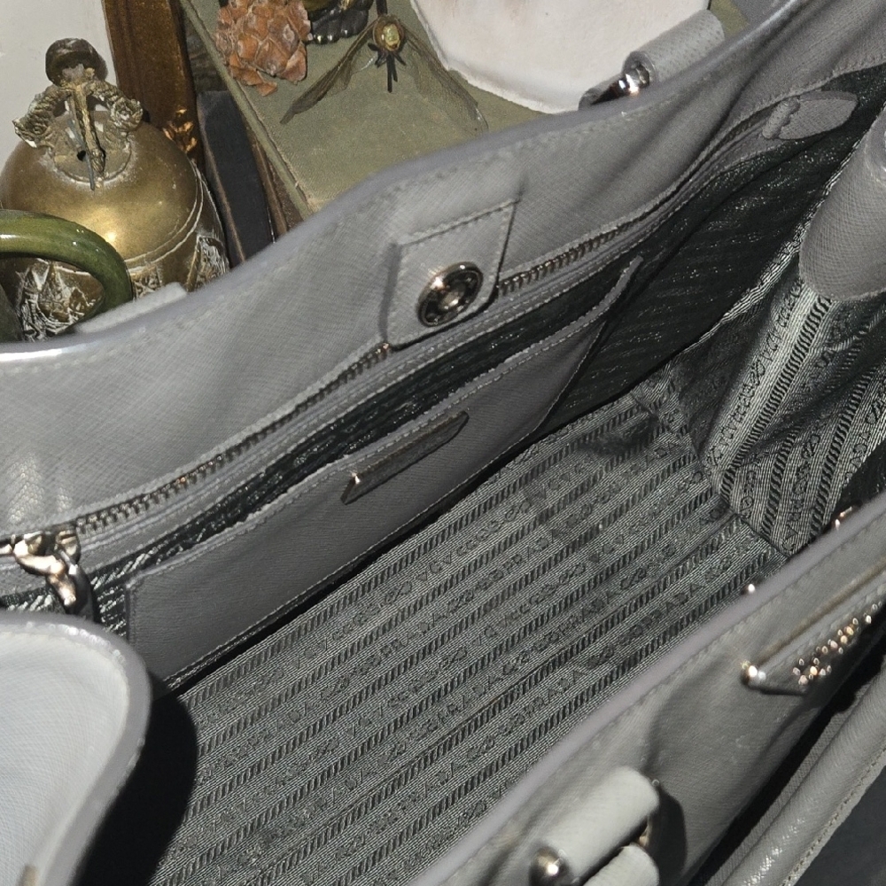 Trade... Do Not Buy Prada Galleria Saffiano leather tote in Two-tone grey - Picture 8 of 15